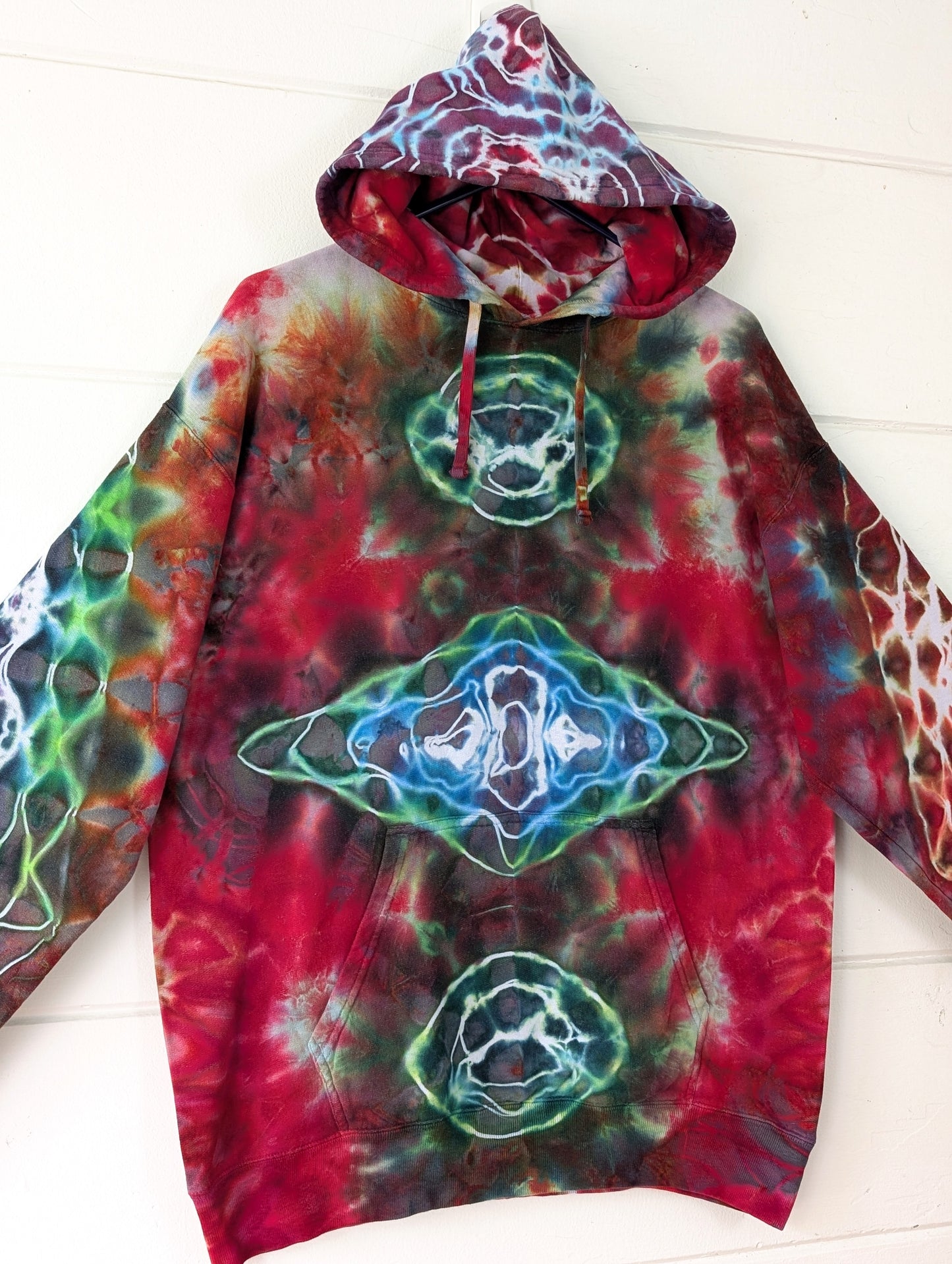 MEDIUM SACRED LUX HOODIE đ–ą