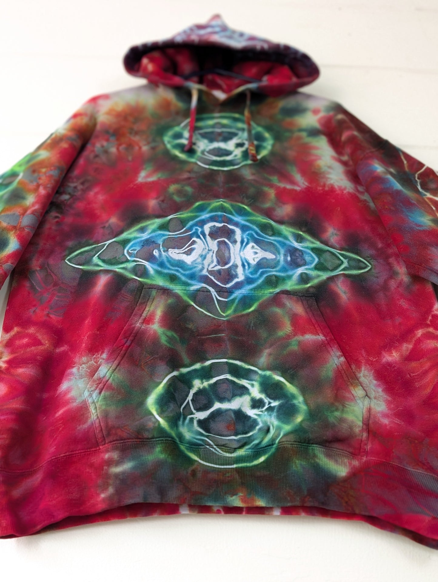 MEDIUM SACRED LUX HOODIE đ–ą
