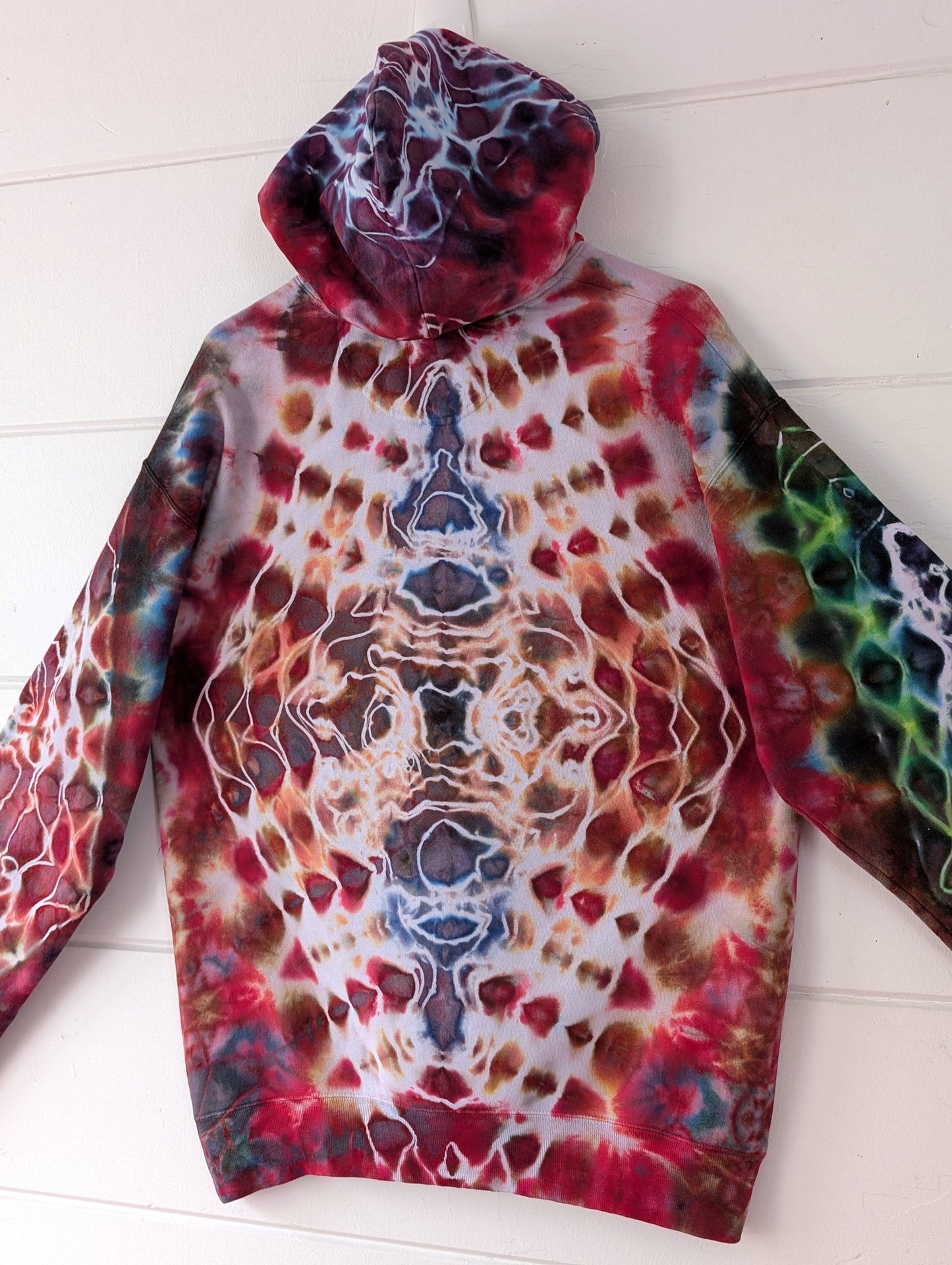 MEDIUM SACRED LUX HOODIE đ–ą
