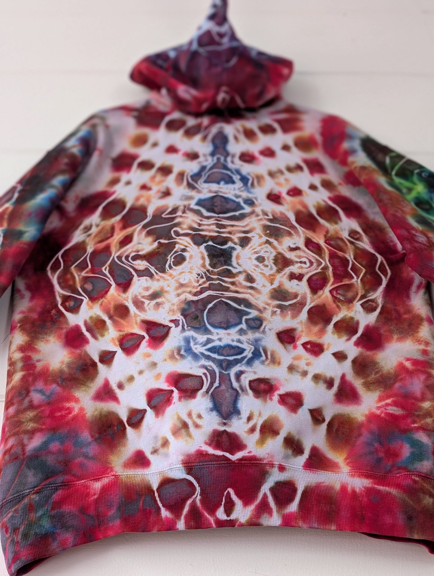 MEDIUM SACRED LUX HOODIE đ–ą