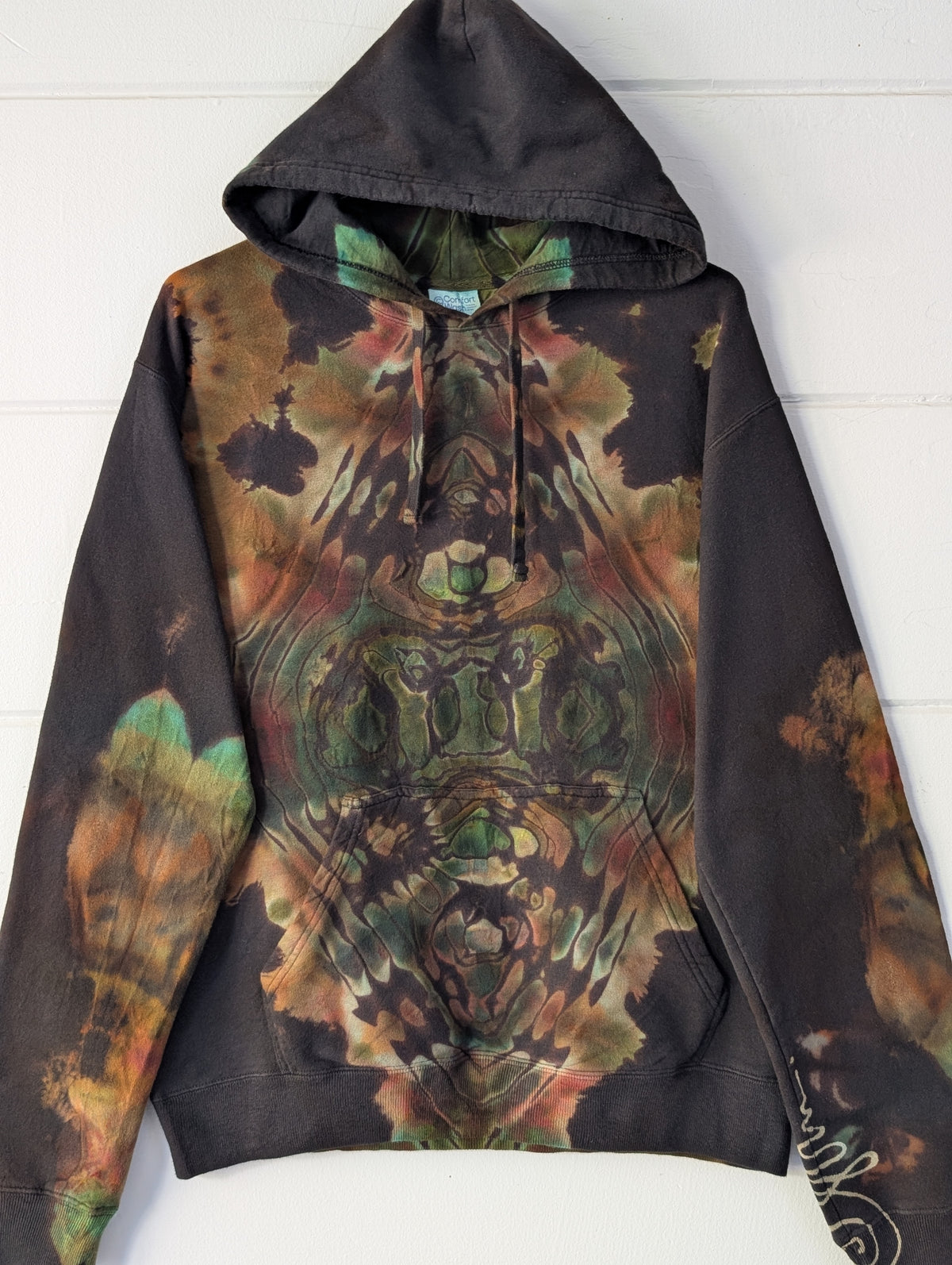 MYSTERY MINIMAL HOODIE