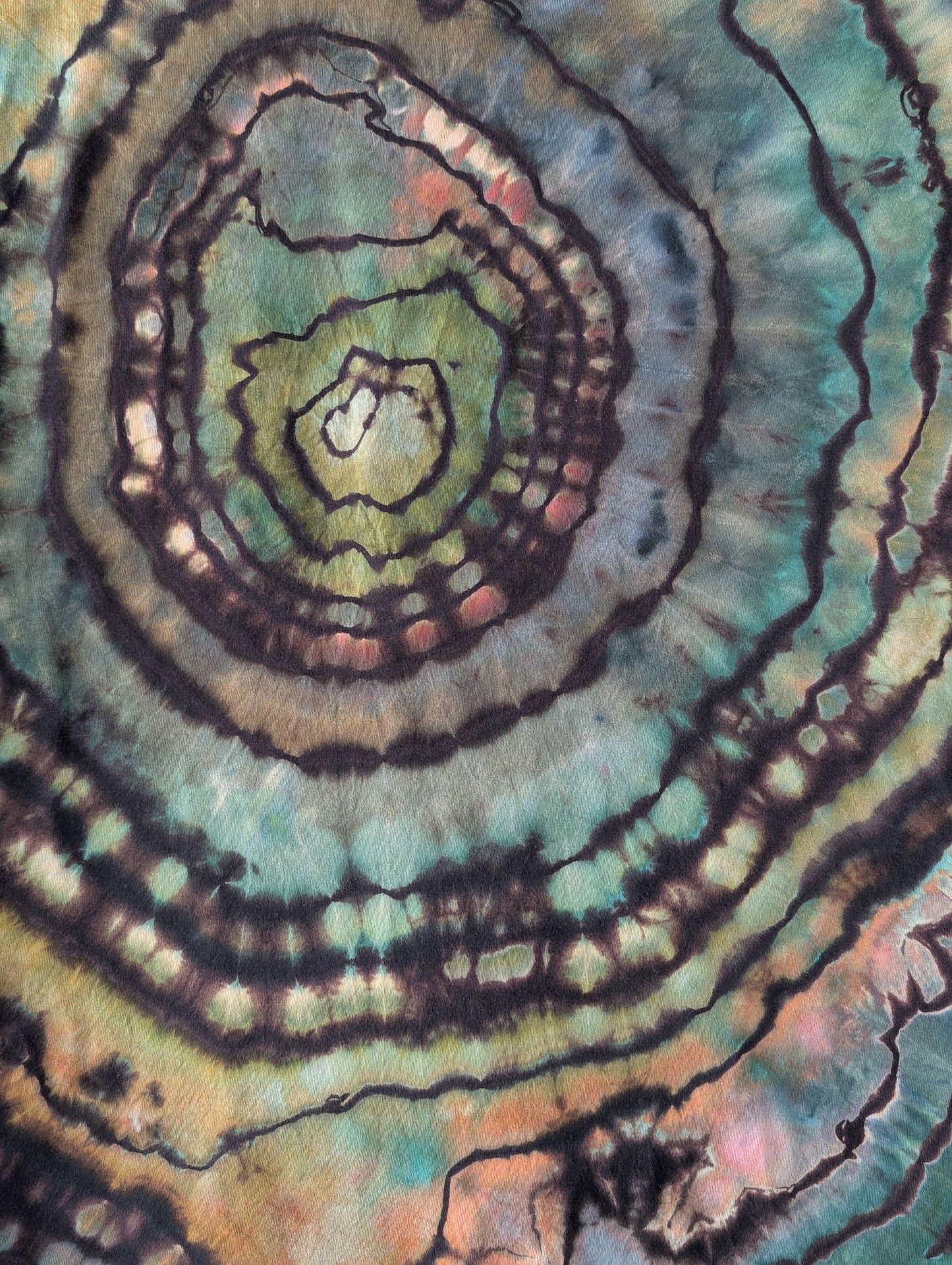 MEDIUM REVERSE GEODE