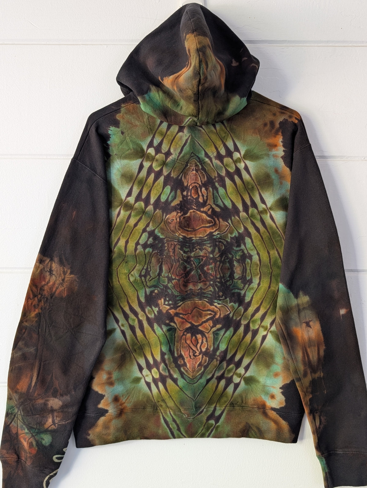 MYSTERY MINIMAL HOODIE