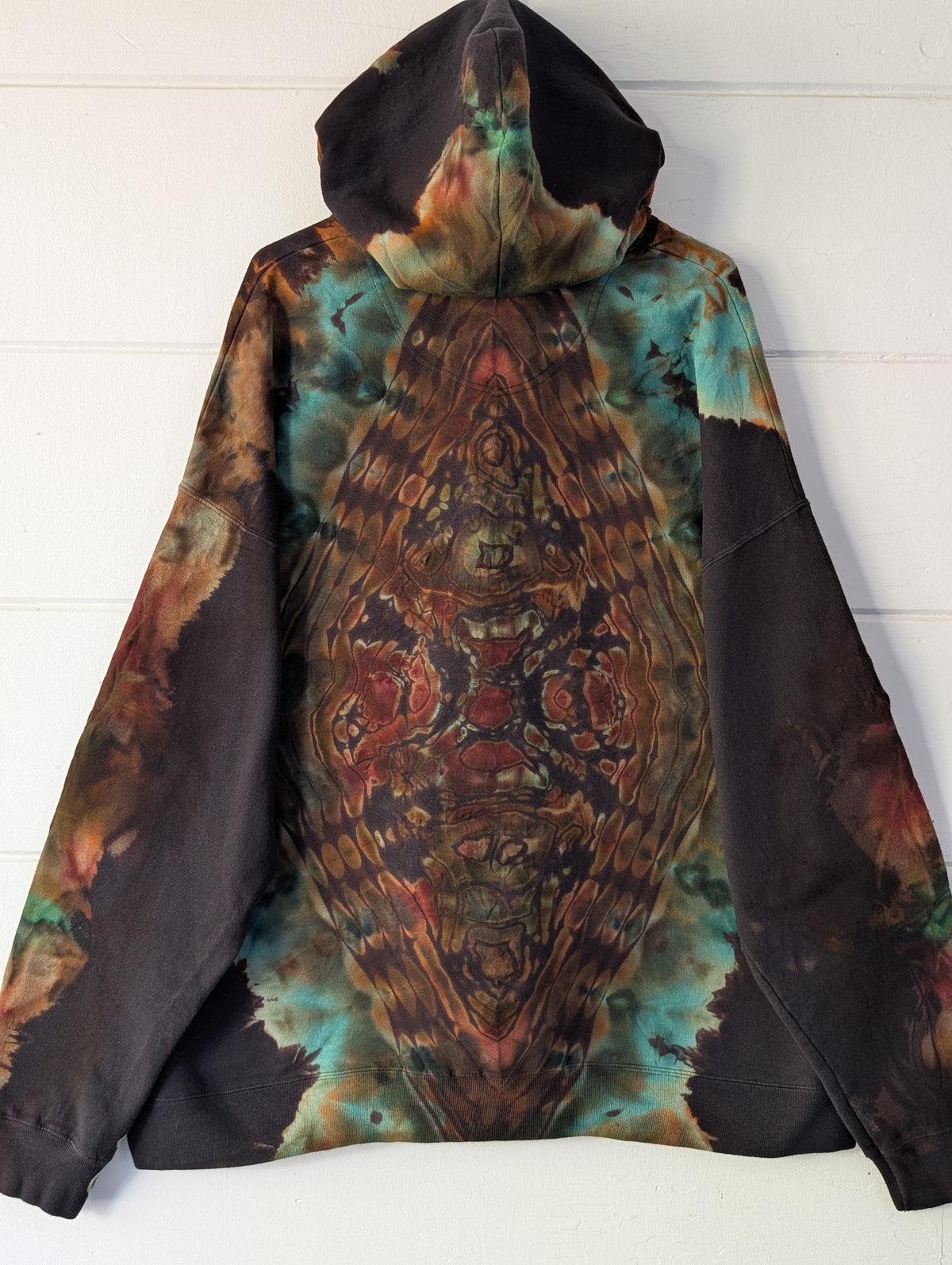 MYSTERY MINIMAL HOODIE