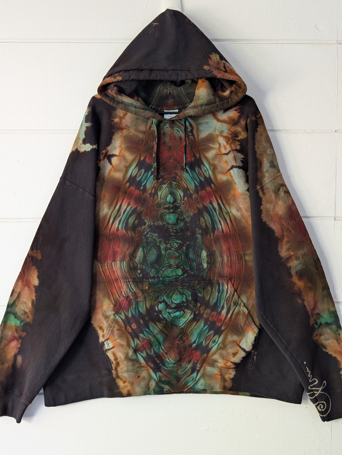 MYSTERY MINIMAL HOODIE