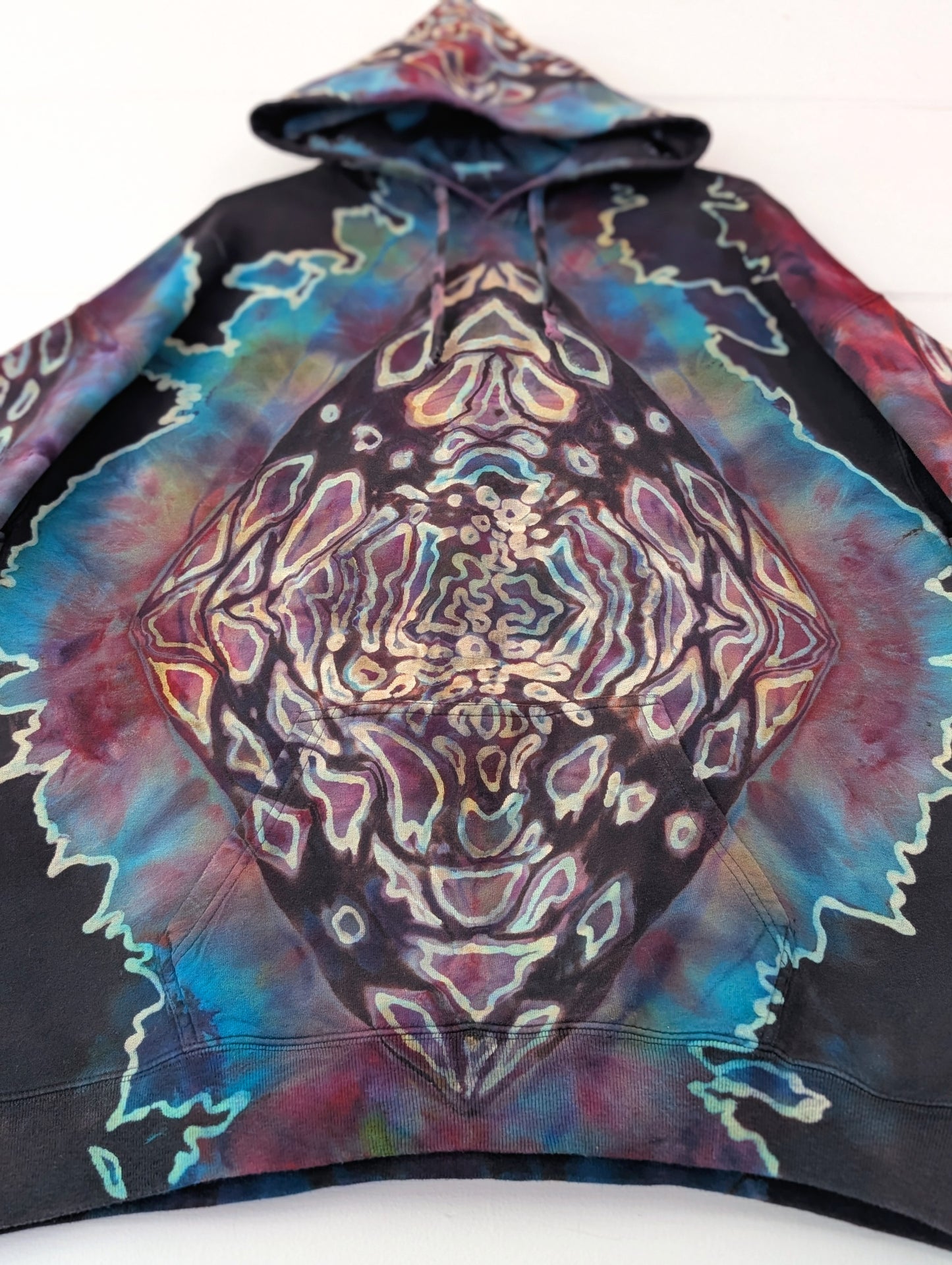 LARGE VISIONARY HOODIE